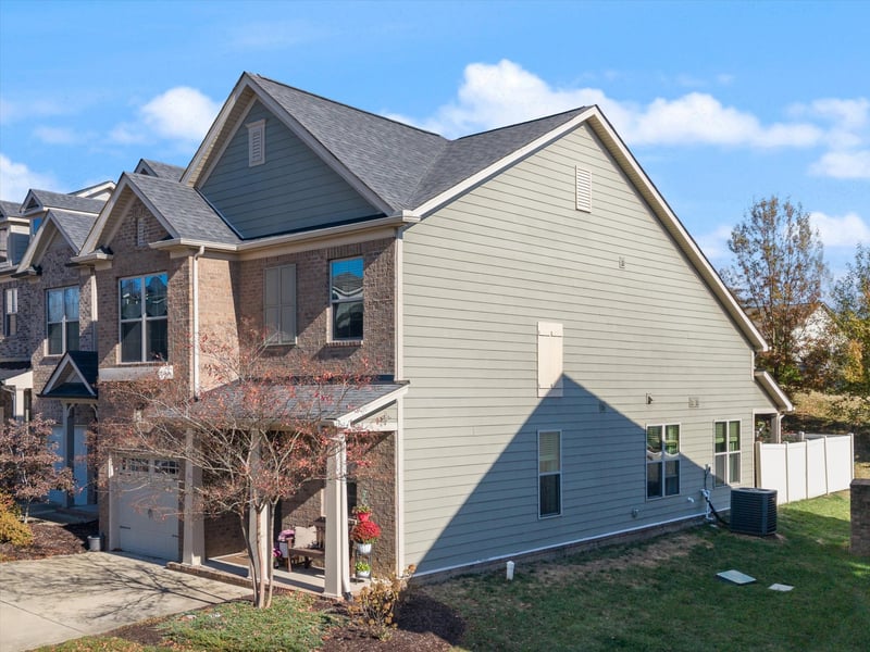 1607 Hampshire Pl, Thompsons Station, TN 37179