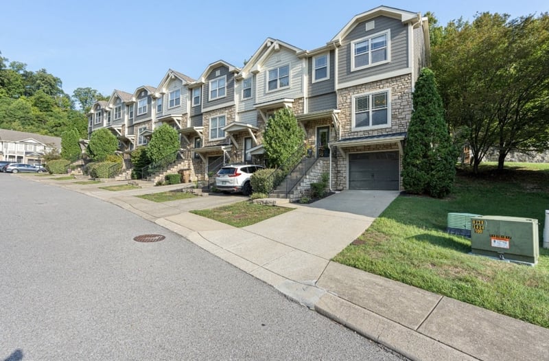 1062 Woodbury Falls Dr, Nashville, TN 37221