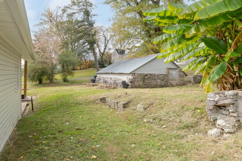 1013 Riverside Dr, Columbia, TN 38401