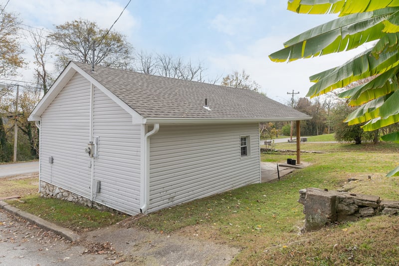 1013 Riverside Dr, Columbia, TN 38401