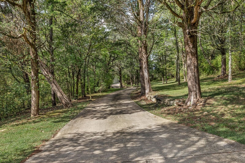 2886 Fly Rd, Santa Fe, TN 38482