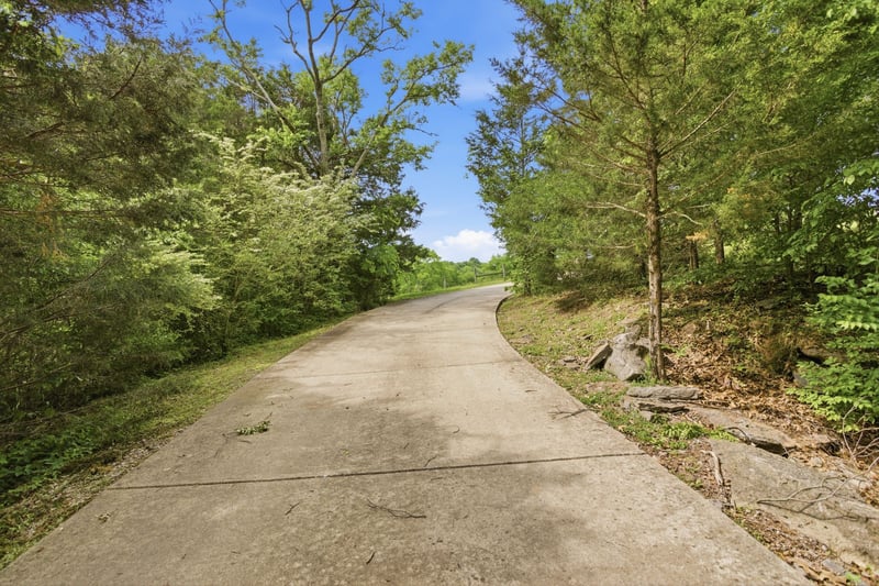 2886 Fly Rd, Santa Fe, TN 38482