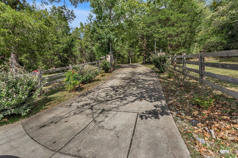 2886 Fly Rd, Santa Fe, TN 38482