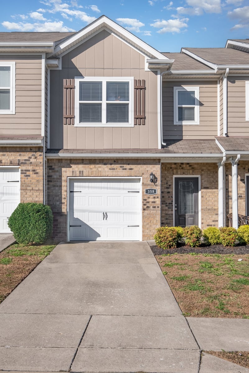 358 David Bolin Dr, La Vergne, TN 37086