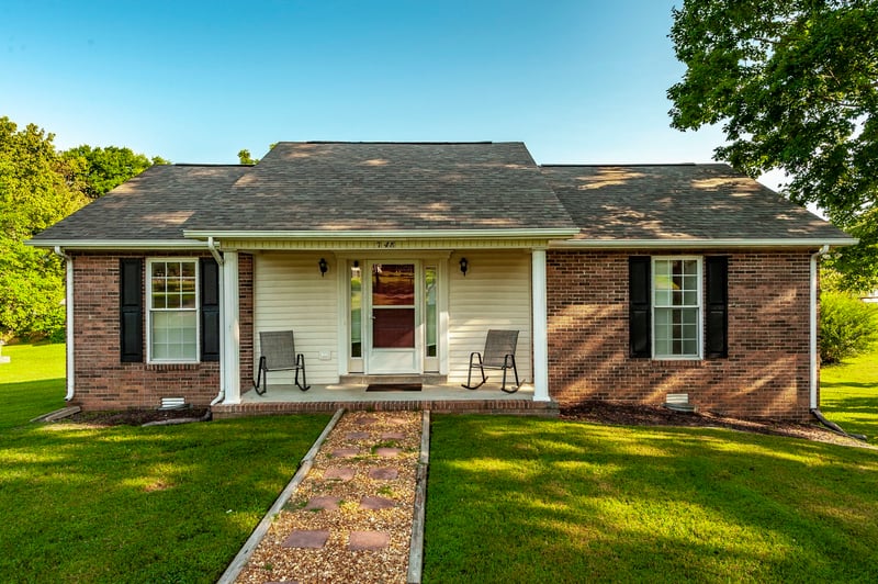 748 E College St, Greenbrier, TN 37073