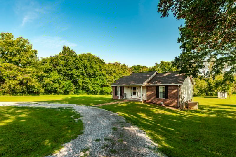 748 E College St, Greenbrier, TN 37073