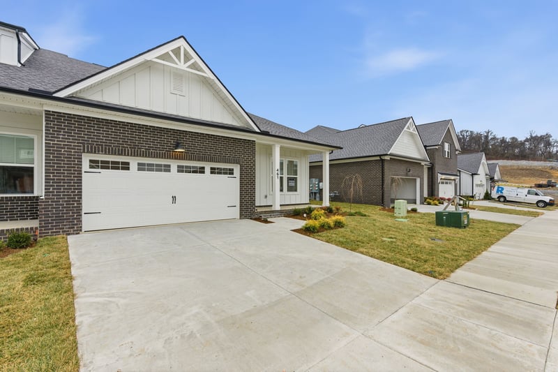 461 Buckwood Ave, Thompsons Station, TN 37179