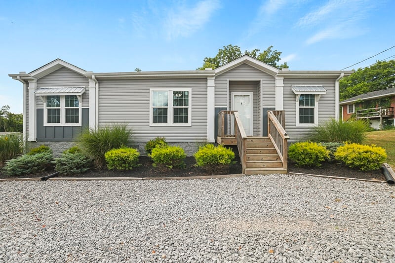 104 E Pond St, Adams, TN 37010