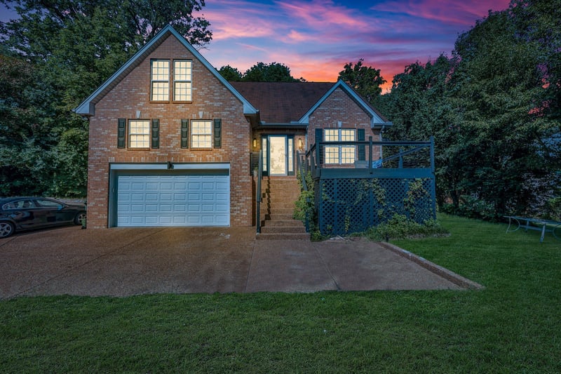 7453 Sawyer Brown Rd, Nashville, TN 37209