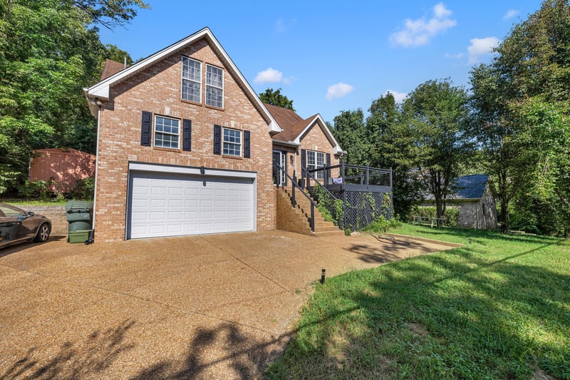 7453 Sawyer Brown Rd, Nashville, TN 37209