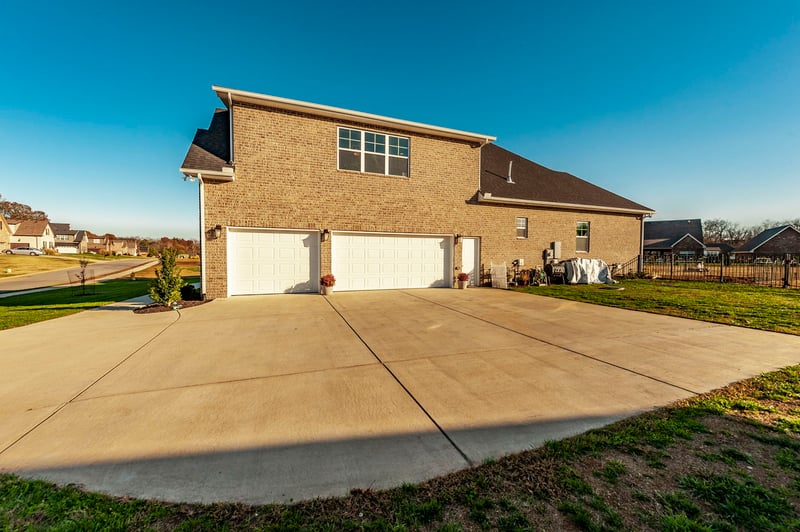 1035 Robert Lee Dr, Gallatin, TN 37066