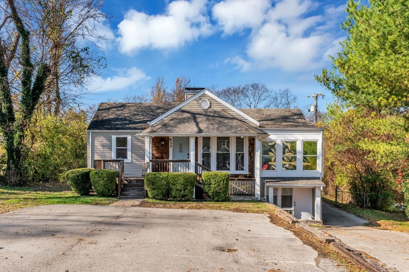 633 W Iris Dr, Nashville, TN 37204