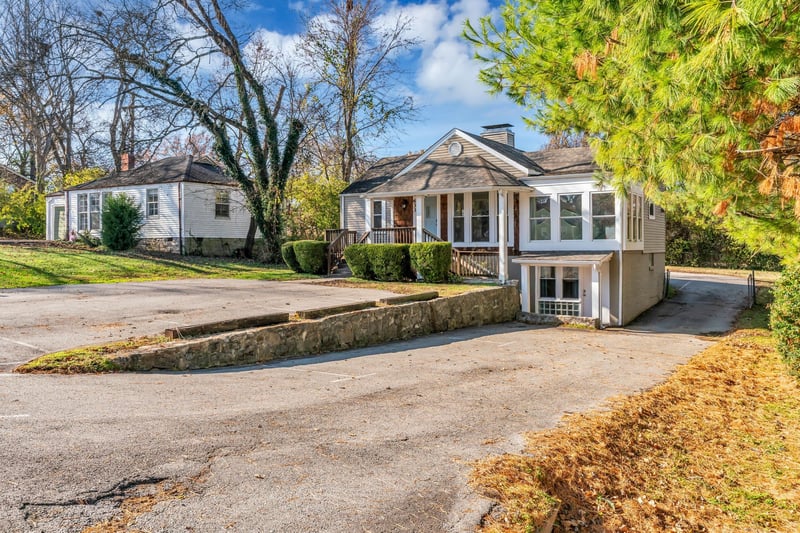 633 W Iris Dr, Nashville, TN 37204