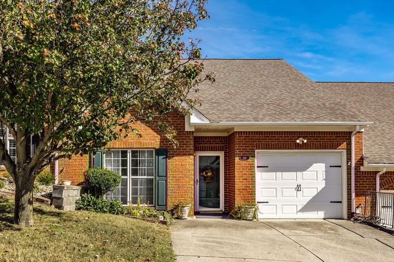 221 Wyndom Ct, Goodlettsville, TN 37072