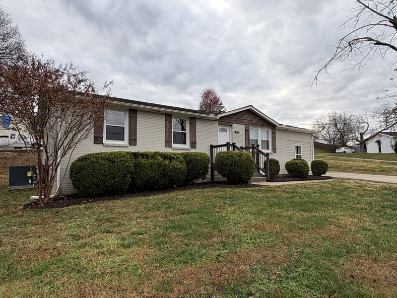 200 S Valley Rd, Hendersonville, TN 37075