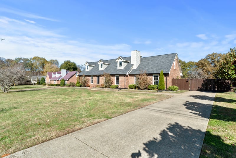 102 Pennsylvania Ave, White House, TN 37188