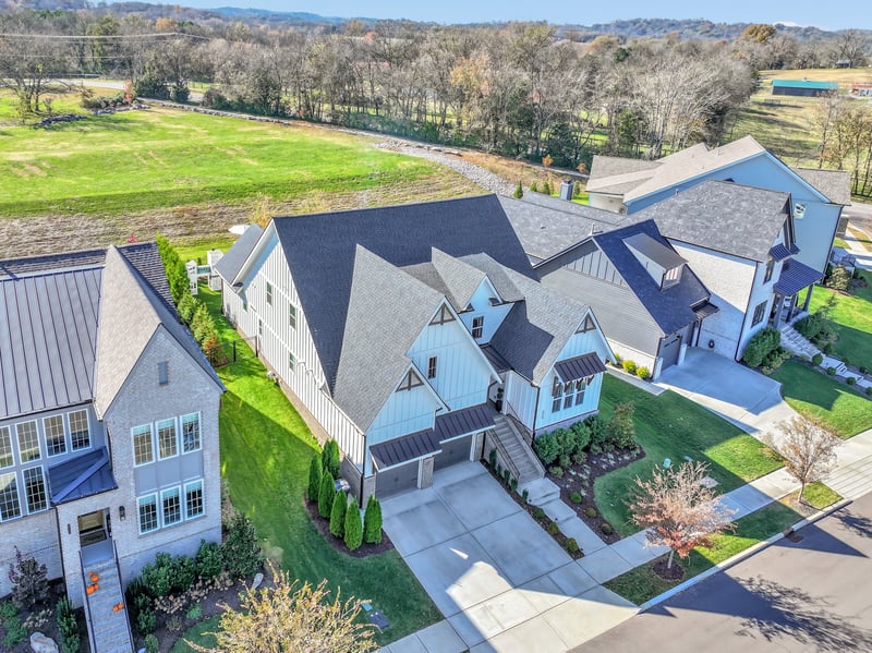 2709 Otterham Dr, Thompsons Station, TN 37179