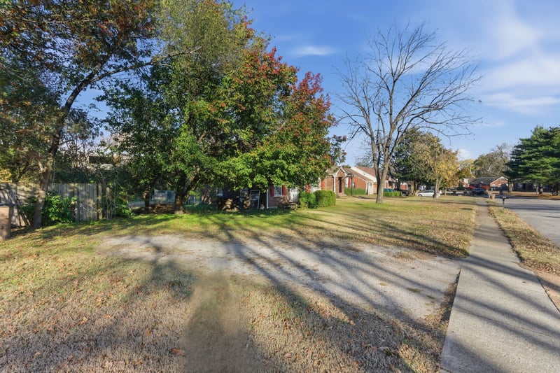 5562 Knob Rd, Nashville, TN 37209