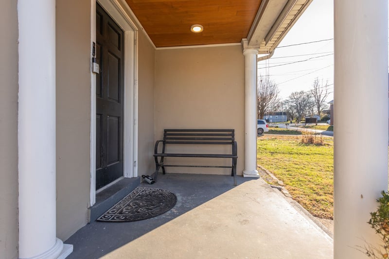 1019 E Valley Dr, Columbia, TN 38401