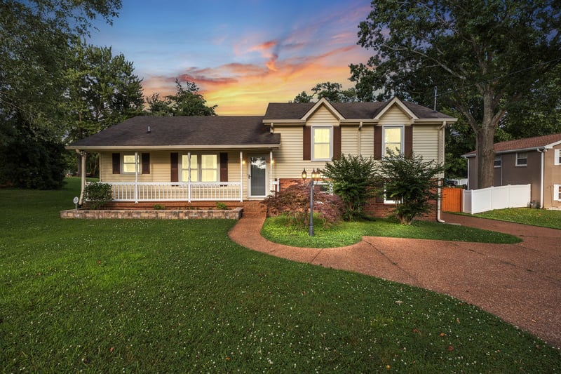 195 Cherokee Rd, Hendersonville, TN 37075