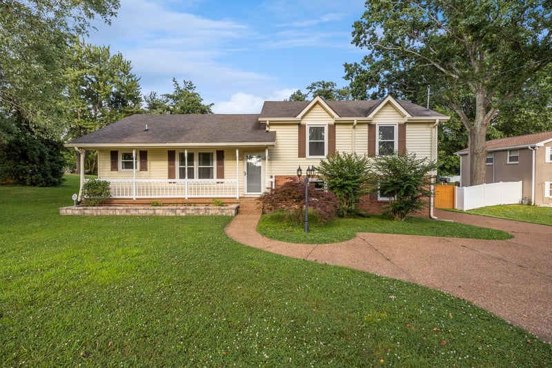 195 Cherokee Rd, Hendersonville, TN 37075