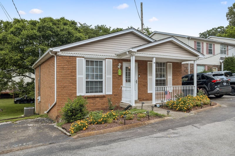 126 Five Oaks Dr, Nashville, TN 37217