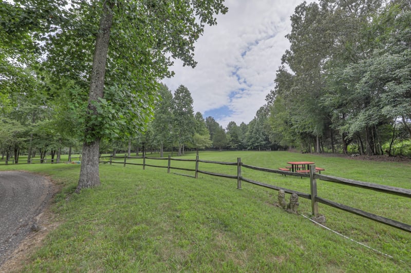 118 Robert Simmons Rd, Westmoreland, TN 37186