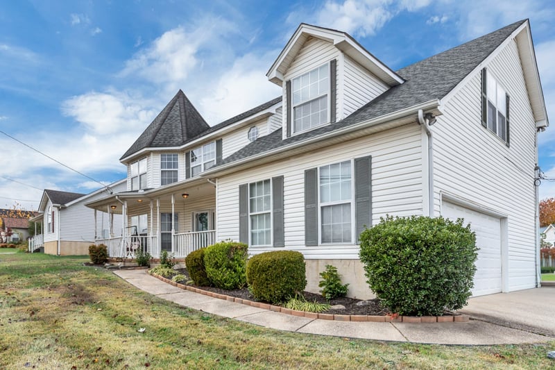 504 Holland Ridge Dr, La Vergne, TN 37086