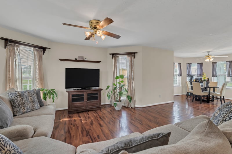 504 Holland Ridge Dr, La Vergne, TN 37086