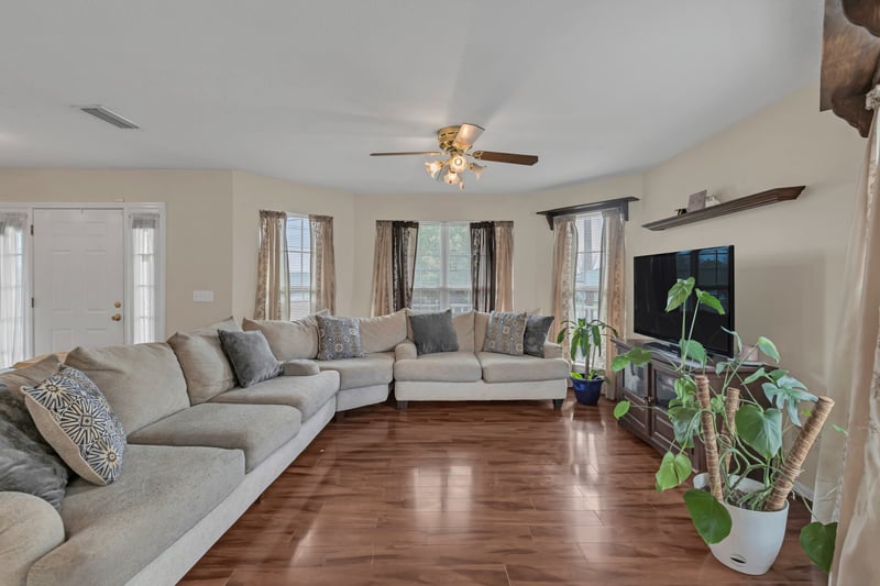 504 Holland Ridge Dr, La Vergne, TN 37086