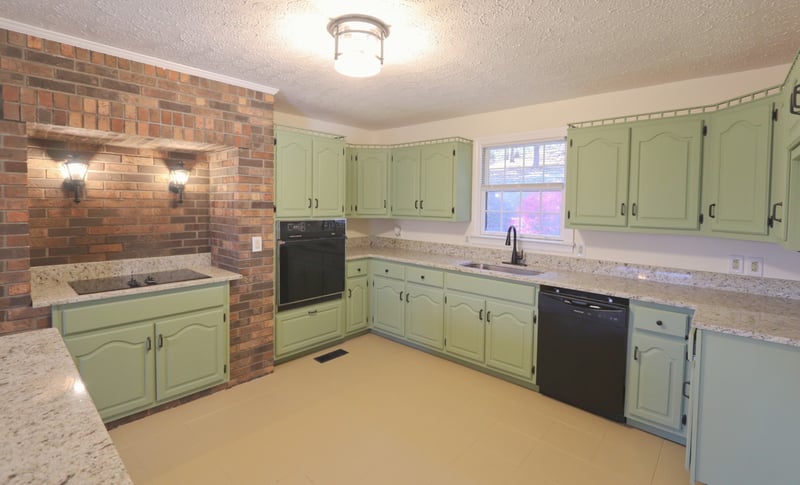 220 Peytons Creek Rd, Pleasant Shade, TN 37145