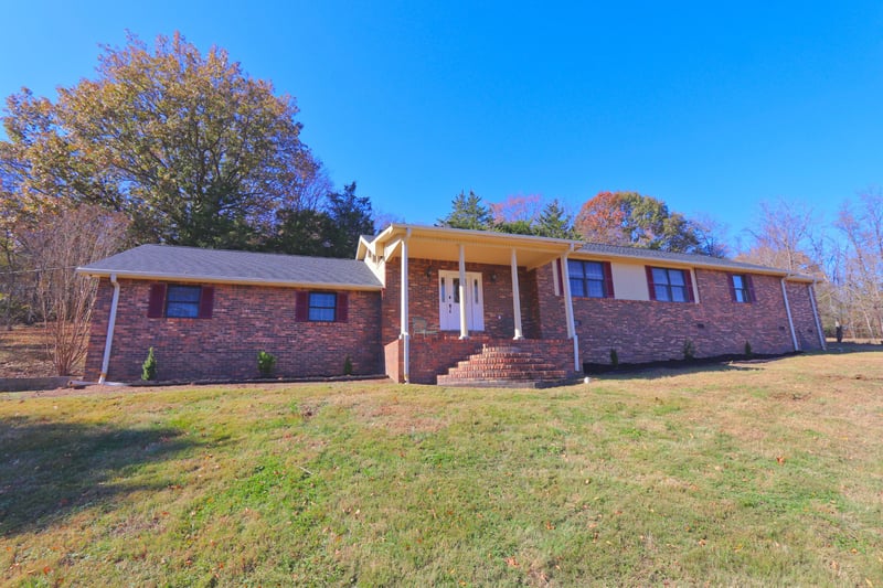 220 Peytons Creek Rd, Pleasant Shade, TN 37145
