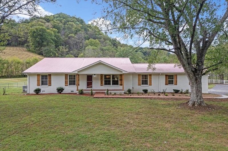 315 Little Creek Rd, Pleasant Shade, TN 37145