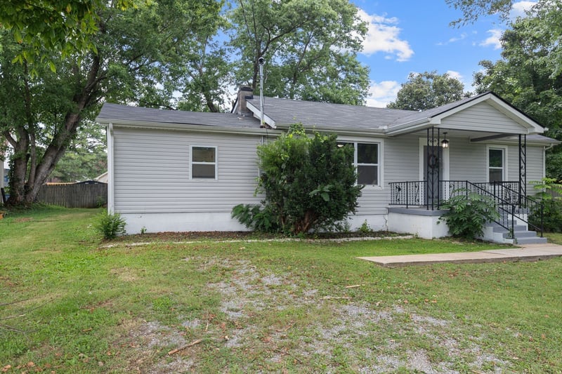 544 Stones River Rd, La Vergne, TN 37086