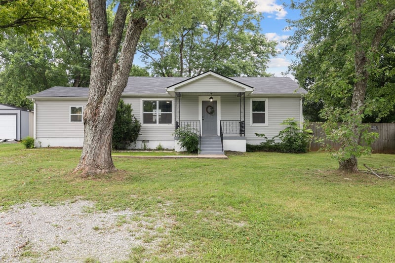 544 Stones River Rd, La Vergne, TN 37086