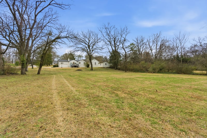 745 Vosswood Dr, Nashville, TN 37205