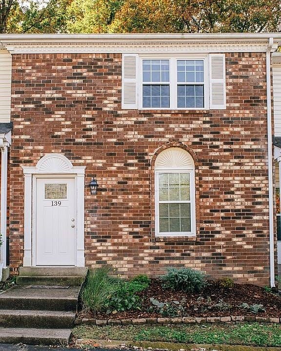 139 Five Oaks Dr, Nashville, TN 37217