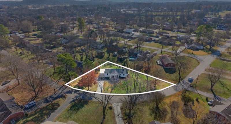 305 Evergreen Dr, Columbia, TN 38401