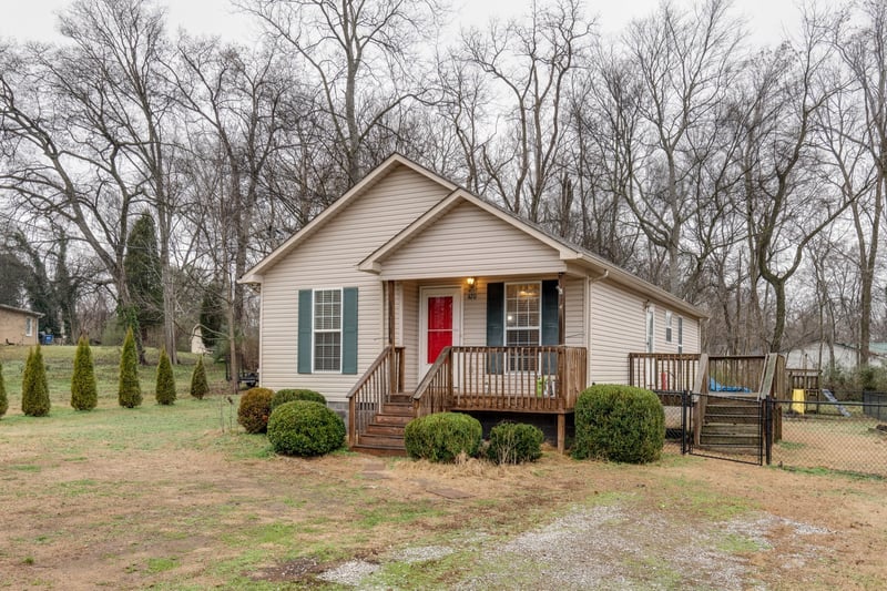 420 S Main St, Mount Pleasant, TN 38474