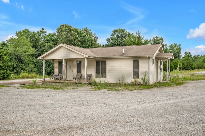 1259 Petty Rd, White Bluff, TN 37187