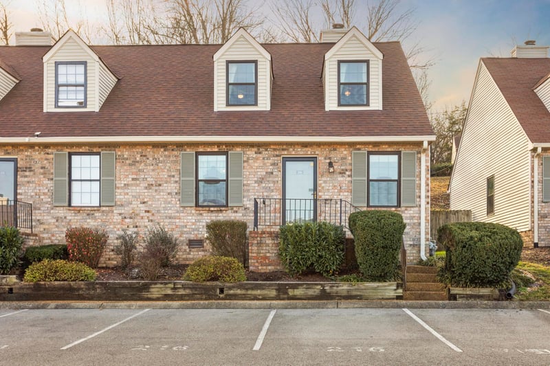 216 Deerpoint Ct, Hendersonville, TN 37075