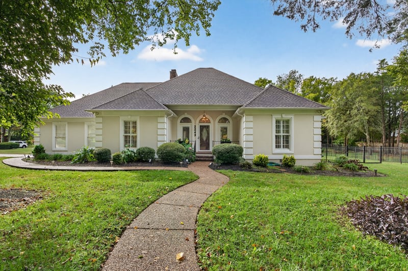 2243 Northwoods Dr, Murfreesboro, TN 37130