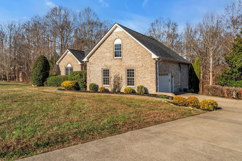 1094 Paradise Dr, Greenbrier, TN 37073
