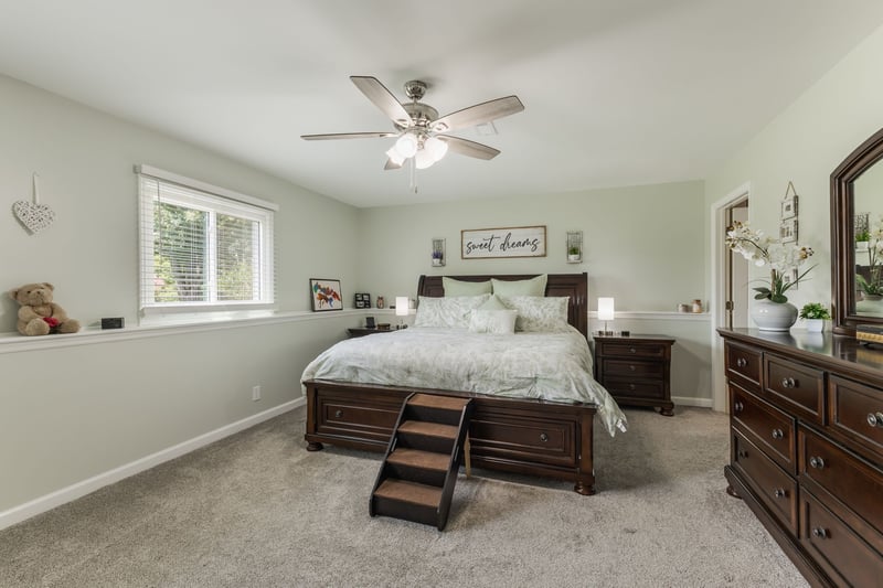 1025 Claremont Dr, Columbia, TN 38401