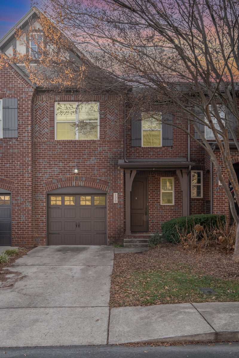 120 Ambassador Pvt Cir, Hendersonville, TN 37075