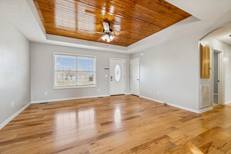 136 Thacker Dr, Portland, TN 37148