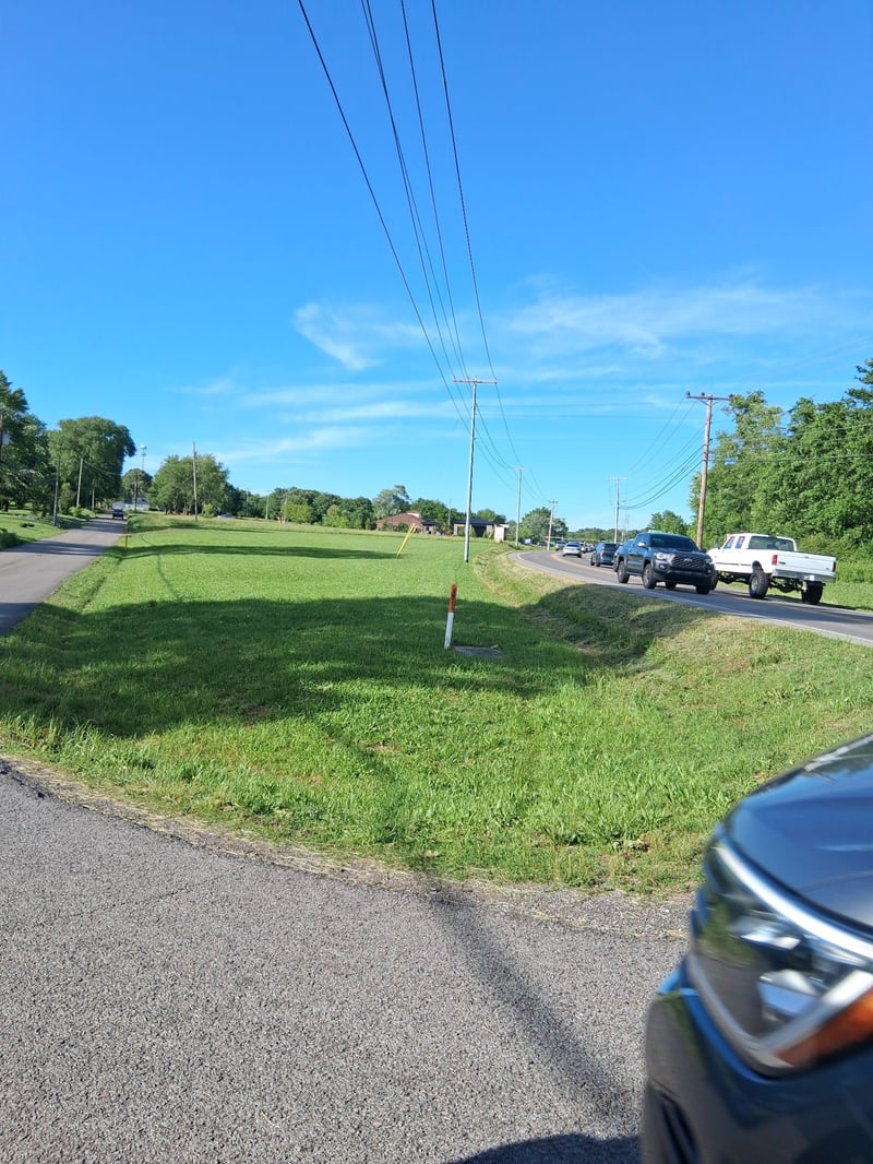 569 New Shackle Island Rd, Hendersonville, TN 37075