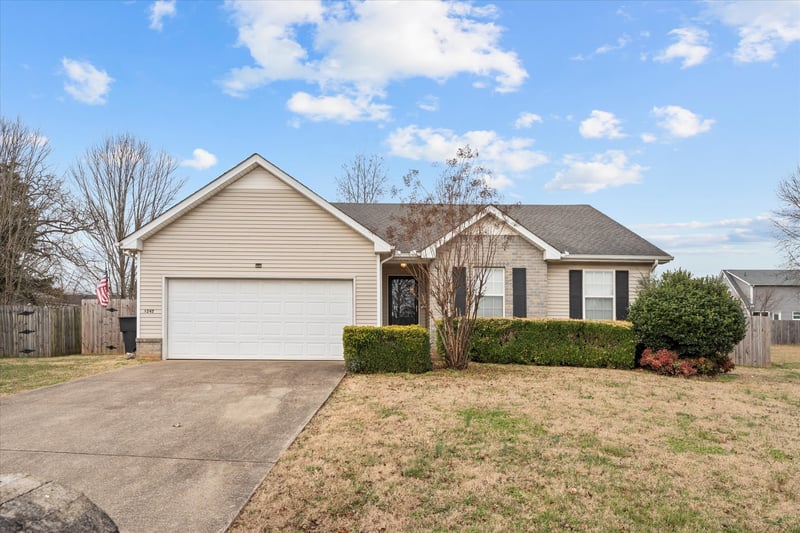 1242 Mac Duff Dr, Murfreesboro, TN 37128