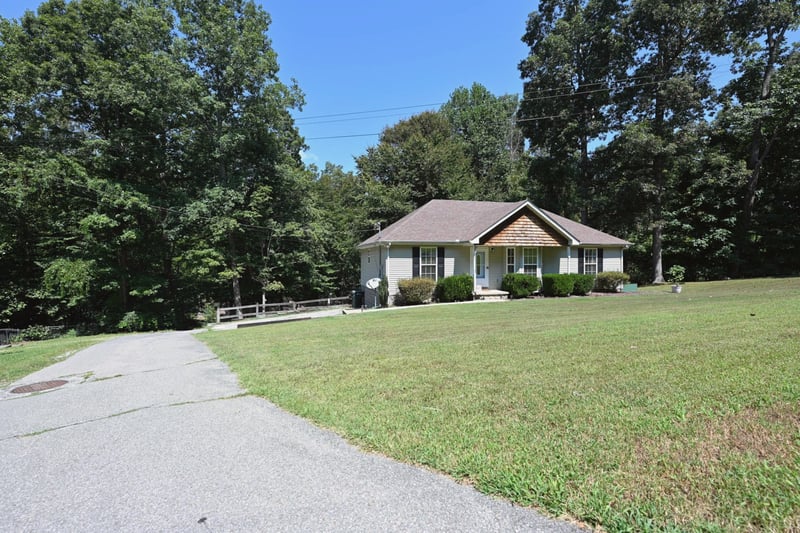 936 Jordan Cir, White Bluff, TN 37187