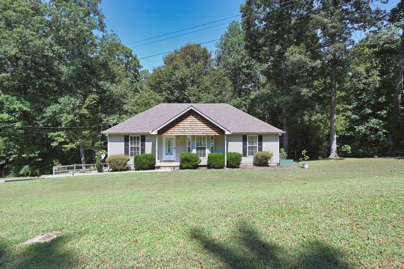 936 Jordan Cir, White Bluff, TN 37187